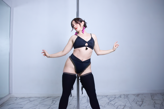 Nyx Ruffle Twisted V-waist Bottom
